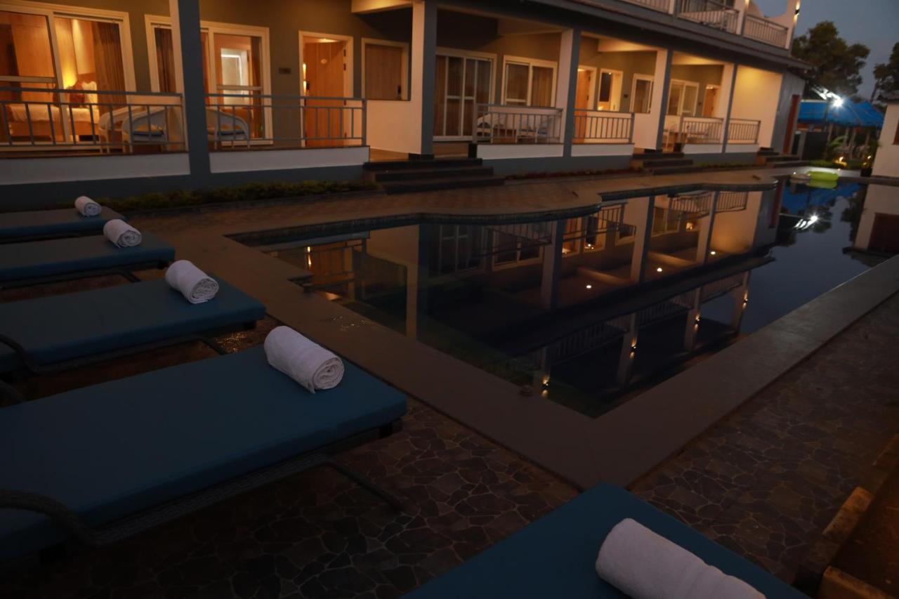 Gracias Cafe & Resort Morjim Bagian luar foto