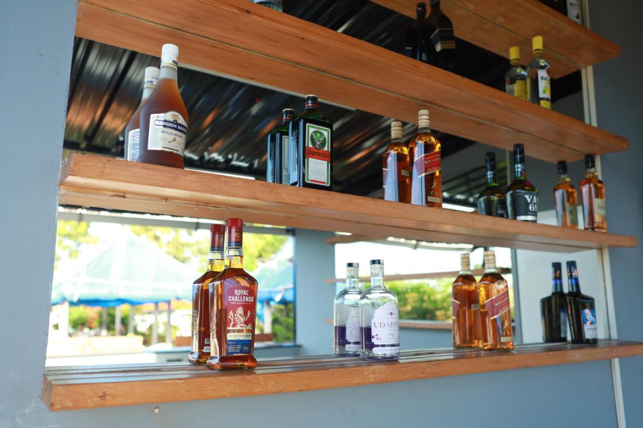 Gracias Cafe & Resort Morjim Bagian luar foto