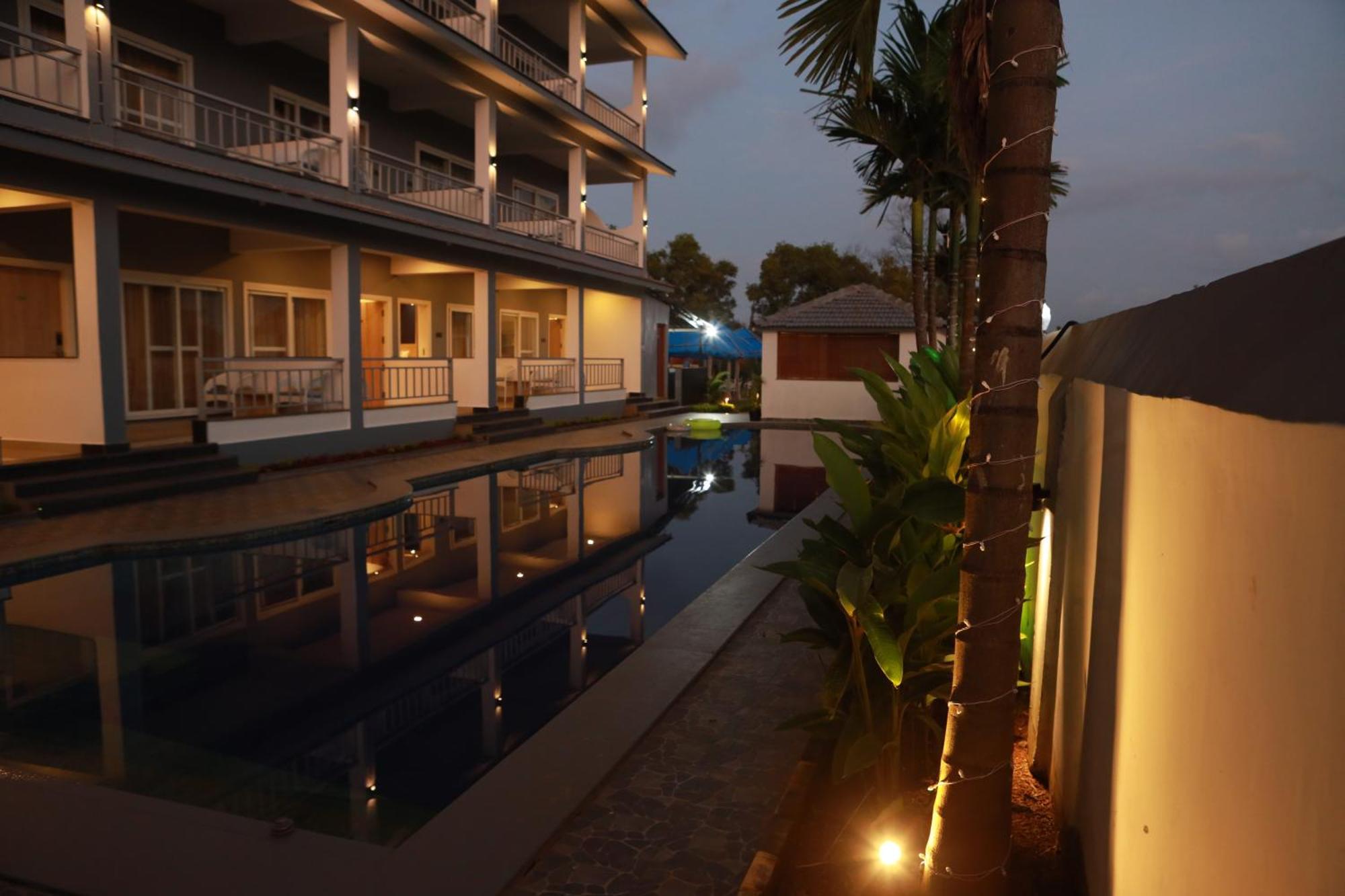Gracias Cafe & Resort Morjim Bagian luar foto