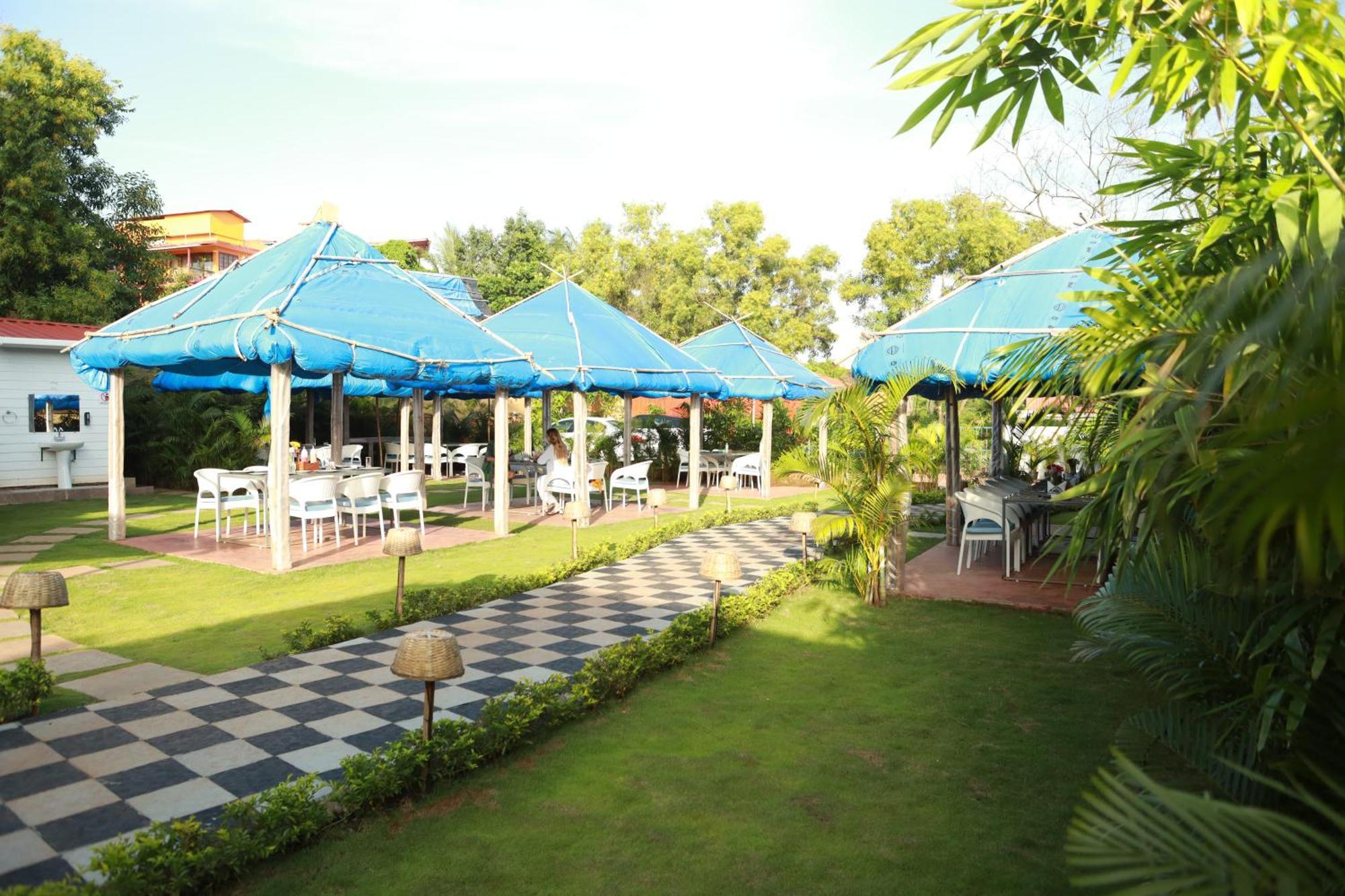 Gracias Cafe & Resort Morjim Bagian luar foto