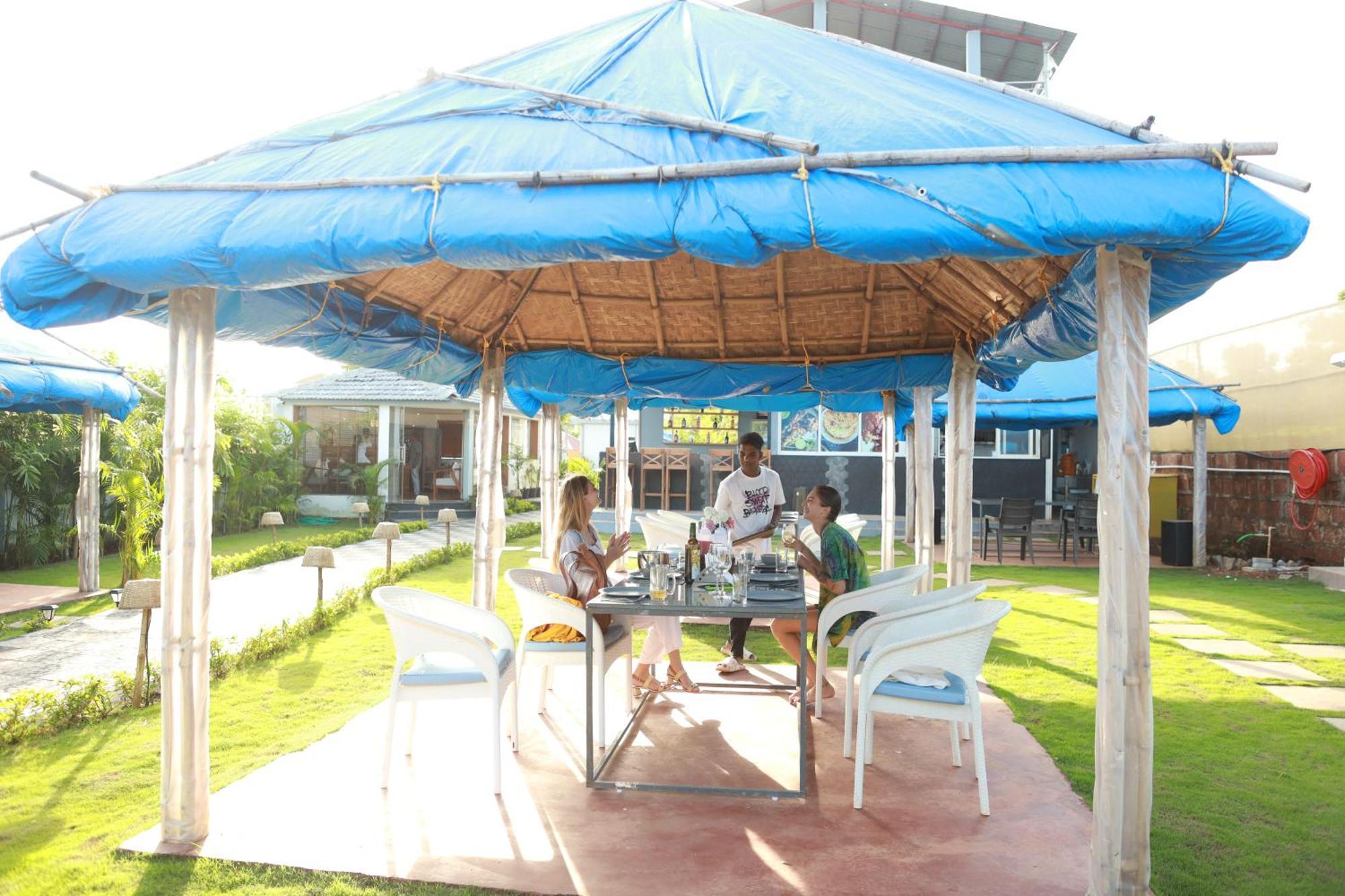 Gracias Cafe & Resort Morjim Bagian luar foto