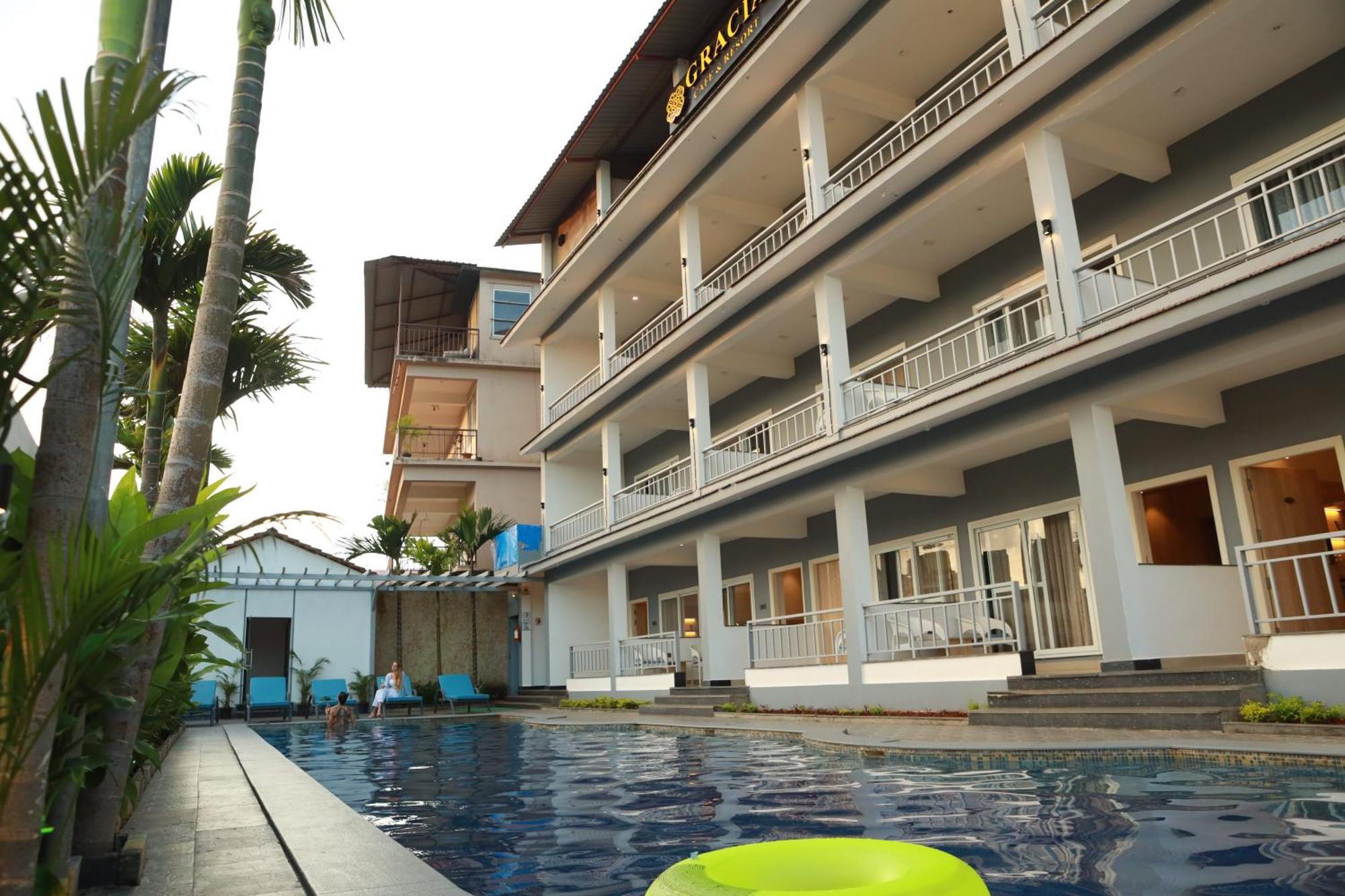Gracias Cafe & Resort Morjim Bagian luar foto