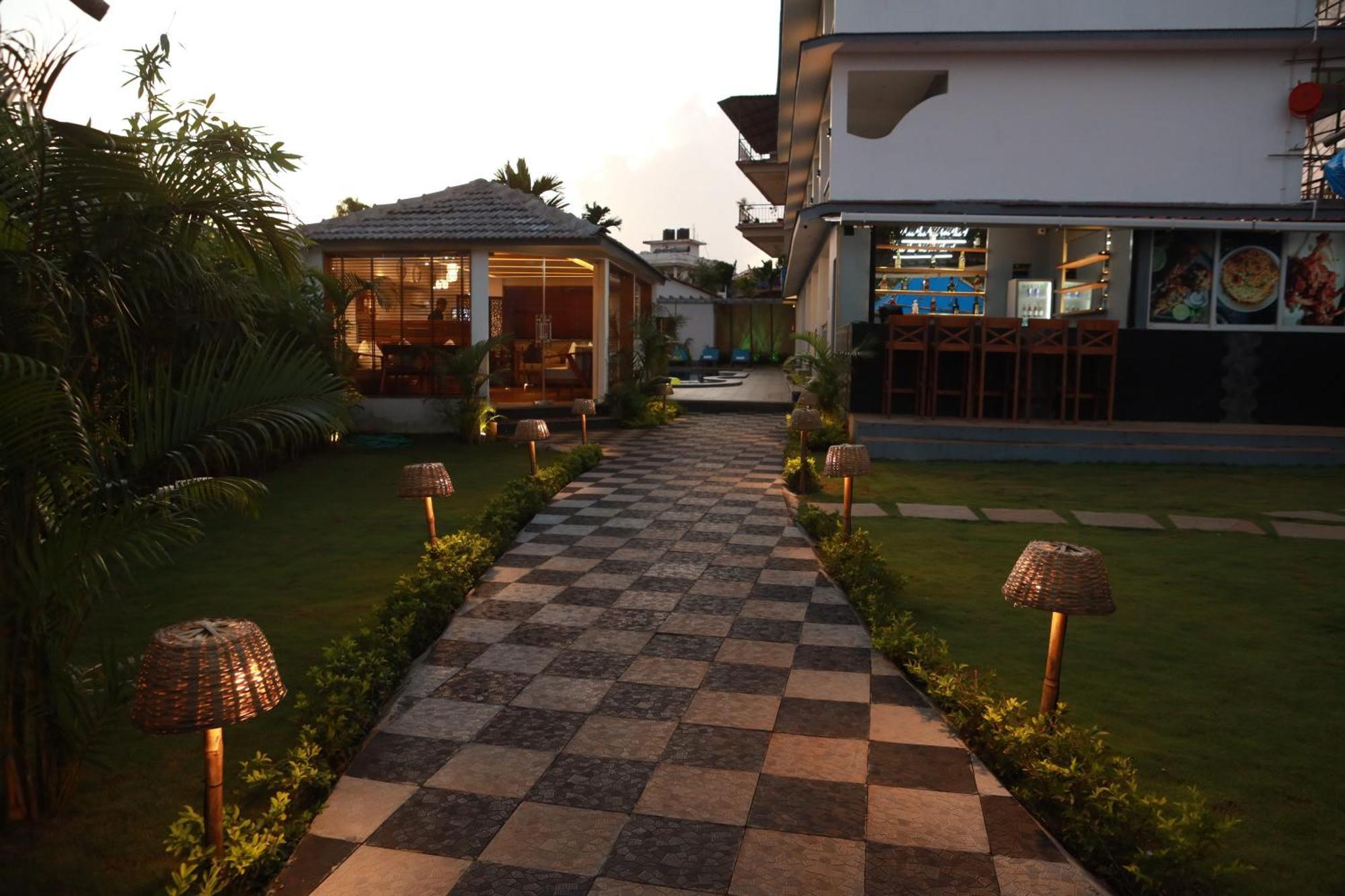 Gracias Cafe & Resort Morjim Bagian luar foto